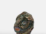 une image montrant un gros plan d'une sculpture représentant un lézard