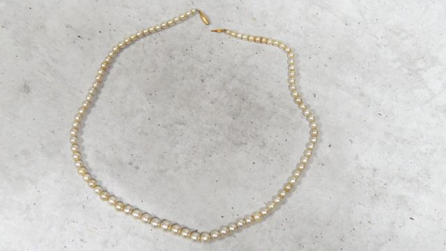 Collier de perles de culture en chute, fermoir en or 750‰, poids ...
