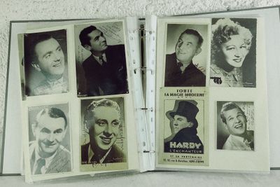 Ce livre contient de nombreuses photos anciennes d'hommes et de femmes