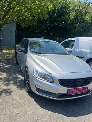 Volvo V40 2.0 D4 R - Design chez