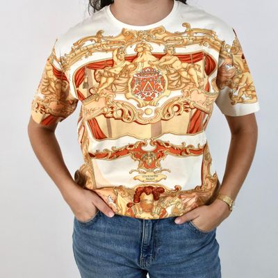 versa versa versa t - shirt in white with gold and red print