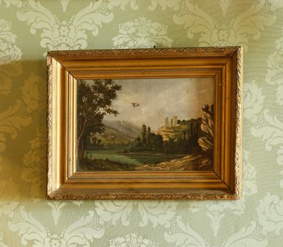 une image d'un tableau accroché au mur d'une pièce