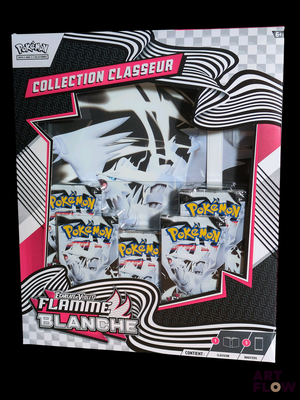 trois paquets de cartes à collectionner Pokémon dans une boîte