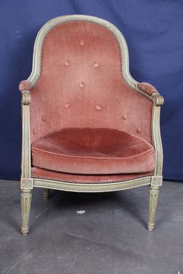 a red chair with gold trim and a blue background