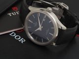 a picture of a black watch with a black leather strap
