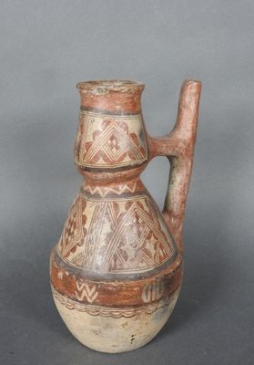 une image représentant un vase dont l'anse a la forme d'une cruche