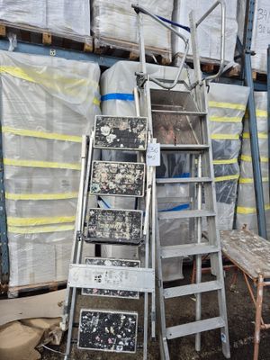 Lot compreant 1 escabeau de la marque JUMBO , et 1 escabeau …