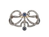une broche antique en forme d'arc, sertie de diamants et de saphirs