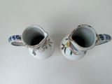 two cups that are sitting next to each other on a table