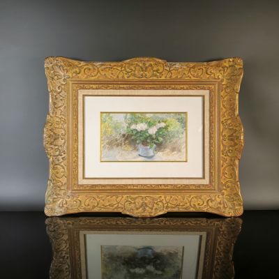 a picture of a picture of a vase of flowers on a table