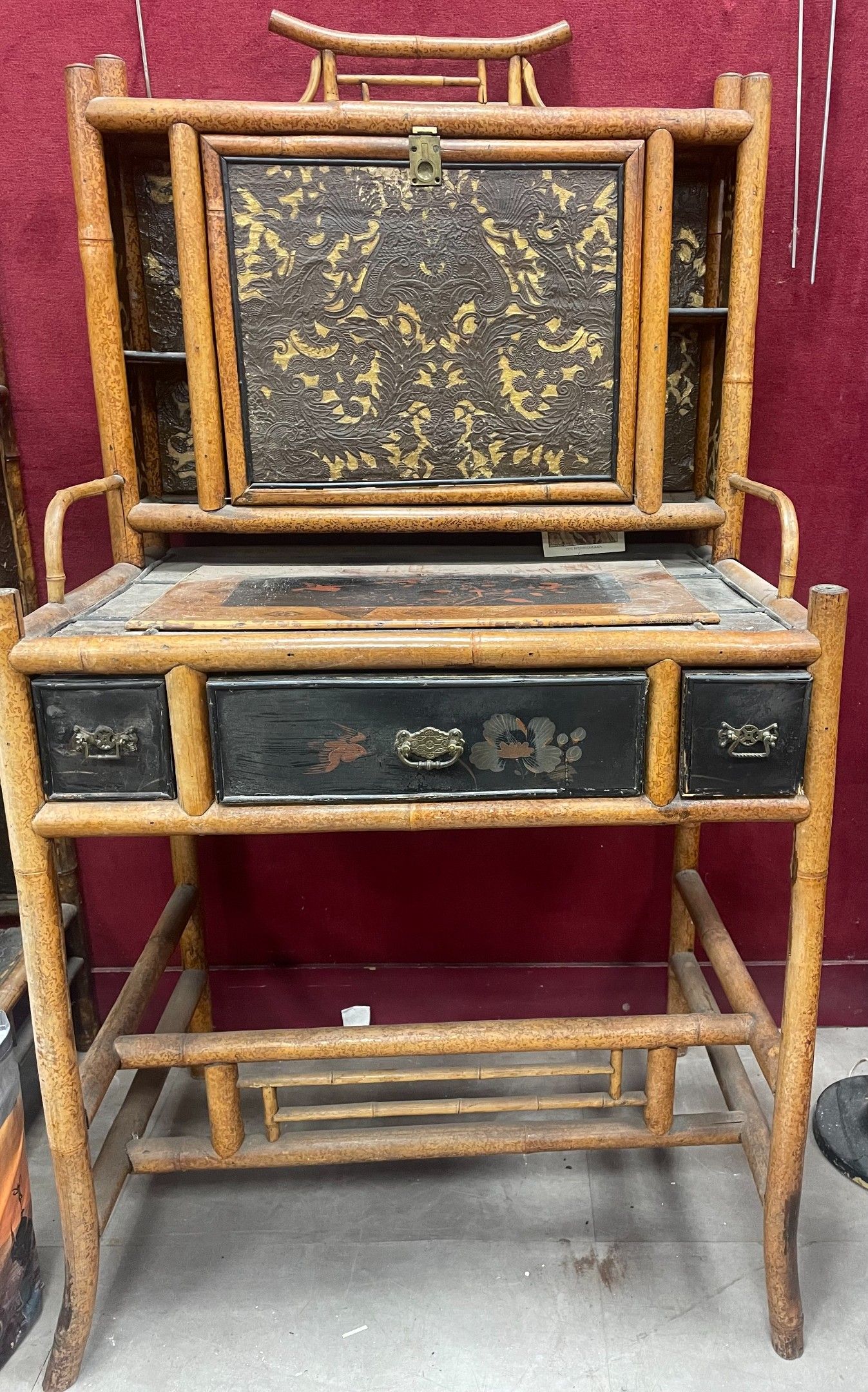 Secrétaire en bambou à décor japonisant