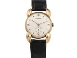 Montre Longines avec cadran blanc et bracelet en cuir noir