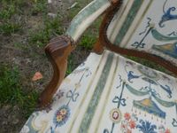 Paire de fauteuils dossier à la reine en noyer mouluré et sc… (photo 6)