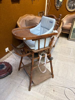 Chaise haute pour bébé en bois naturel - Photo 1