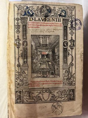 un vieux livre sur lequel figure l'image d'un homme assis à un bureau
