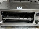 une photo d'un four grille-pain dans une cuisine