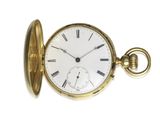 une image d'une montre de poche en or avec des chiffres romains sur le cadran