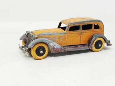 TOOTSIETOY (USA, années 30) Graham sedan orange clair/chassi…