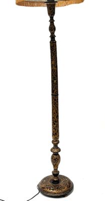 an image of a floor lamp with a lamp shade on it