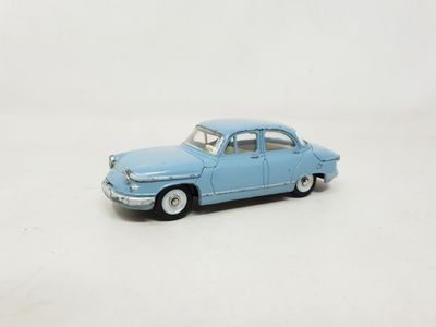 DINKY FRANCE réf 547 Panhard PL17 bleu ciel, variante à châs…