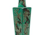 vase vert orné d'un motif représentant des oiseaux et des fleurs
