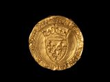 une pièce d'or surmontée d'une couronne
