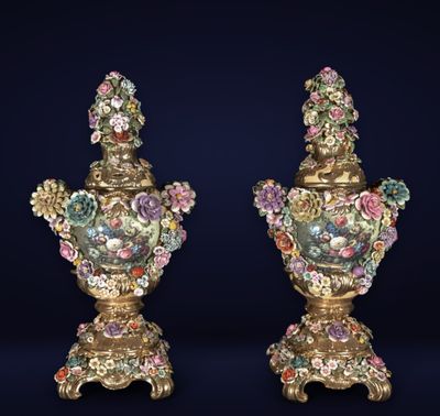 Paire de vases de type "Pot Pourri" ou brûleurs d'encens en …