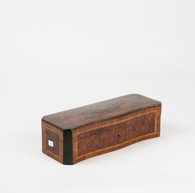 Boite à gants en loupe de noyer marqueté Époque Napoléon III