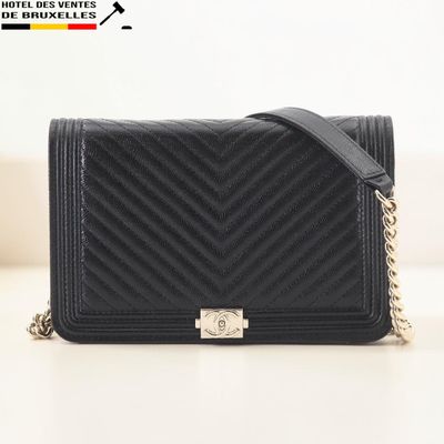 Mini sac à rabat Chanel en cuir noir matelassé à motif chevrons