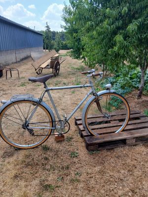 a bike that is parked next to a wooden pallet