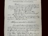 un gros plan d'un morceau de papier sur lequel on a écrit