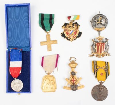 EUROPE Lot de dיcorations Belgique, Mיdaille commיmorative d…