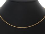 un collier à chaîne en or sur un mannequin mannequin mannequin mannequin mannequin mannequin mannequin mannequin mannequin mannequin