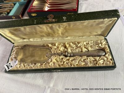 Coffret pelle à gateau en métal argenté