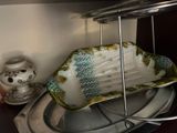 a dish that is sitting on top of a metal rack