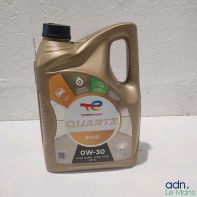 une photo d'une bouteille d'huile Quatt posée sur une table
