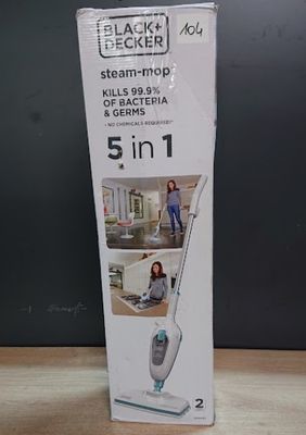un balai vapeur Black & Decker dans son emballage d'origine