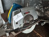 a picture of a circular saw sitting on a table