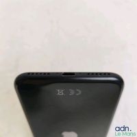 Apple iPhone SE (2020) Black 128GB - Fonctionnel - État corr… (photo 6)