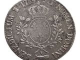 une vieille pièce d'argent surmontée d'une couronne