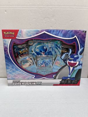 la boîte est ouverte pour montrer le contenu du jeu de cartes Pokémon