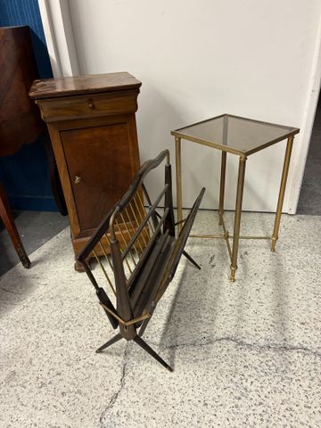 Chevet rustique Louis Philippe, sellette en laiton plateau verre 