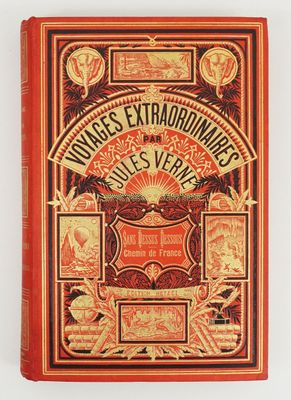 un vieux livre à la couverture rouge et aux lettres dorées