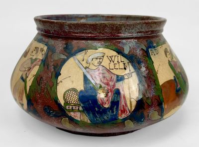 un vase avec une peinture sur fond blanc