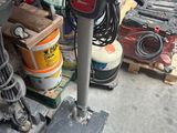 a machine that is sitting on the floor in the garage