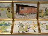 quatre photos encadrées représentant des personnes et un train, posées sur une table
