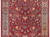 un tapis rouge avec un motif floral sur fond blanc