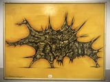peinture jaune et noire représentant une créature hérissée sur un fond jaune