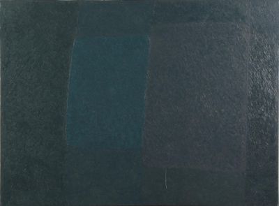 une image représentant un tableau noir et bleu accroché à un mur blanc