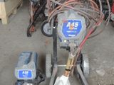une photo d'une petite machine dans un garage